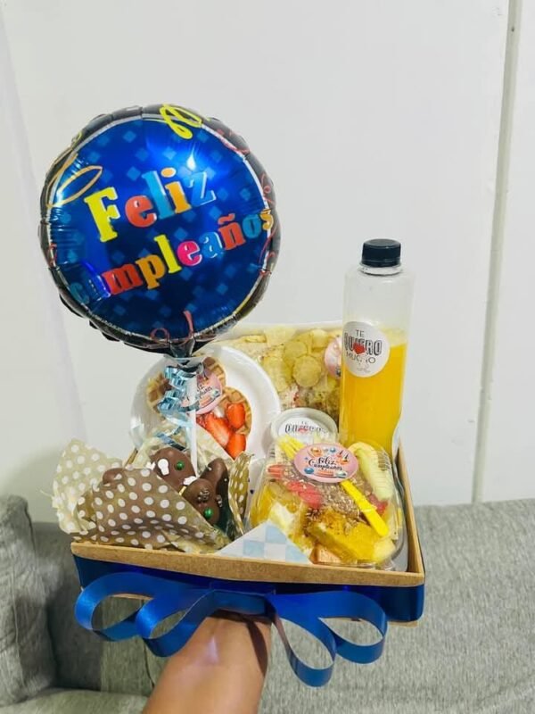Desayuno de Fresas con Chocolate y Globo