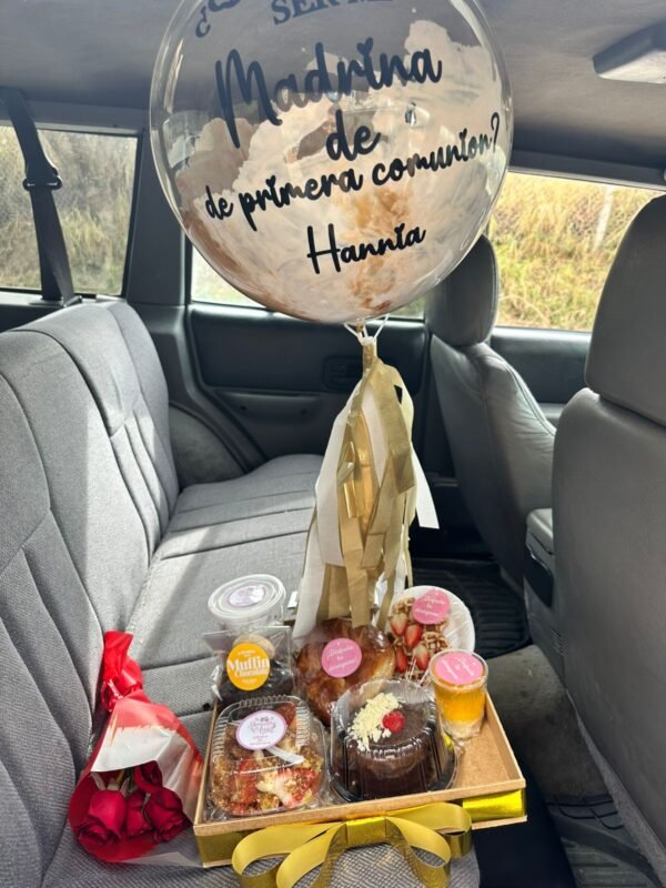 Desayuno de Globo Personalizado y Ramito de Flores