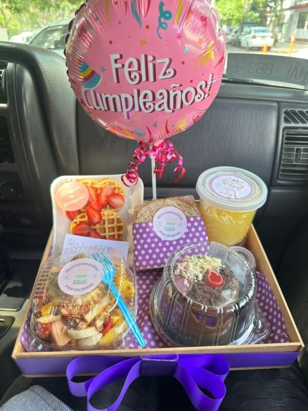 Desayuno con Waffles y Globo
