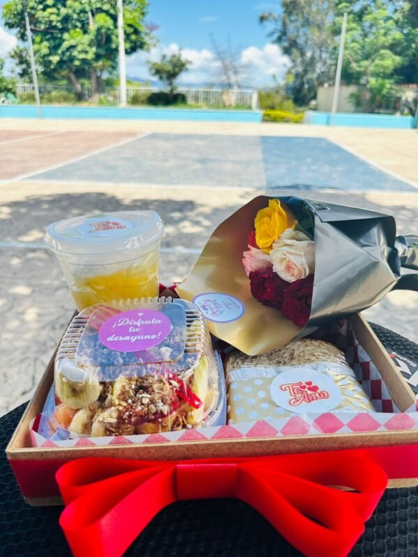 Desayuno con ramito de flores